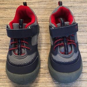 Little Boy OshKosh B’gosh sneakers. Size 11